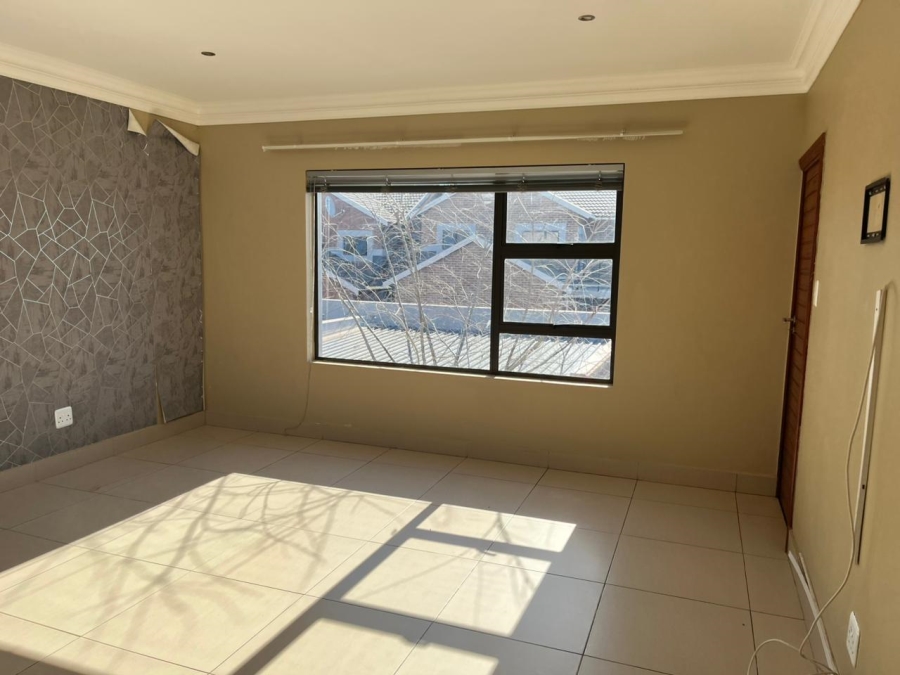 To Let 3 Bedroom Property for Rent in Heuwelsig Free State